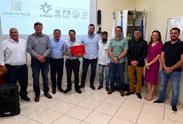 Grupo de representantes do Sindicato Rural